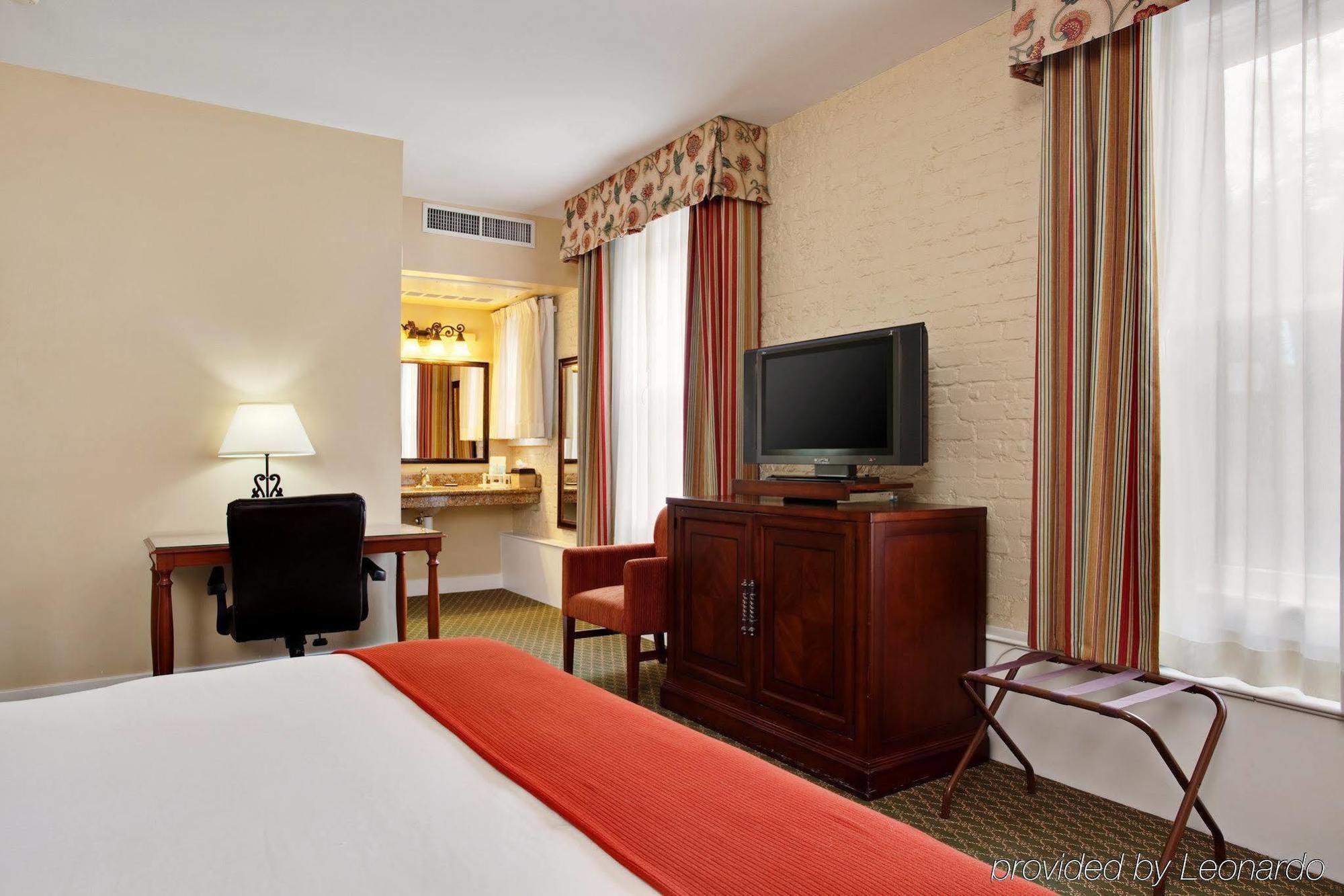 Hotel Virginia Santa Barbara, Tapestry Collection By Hilton Phòng bức ảnh